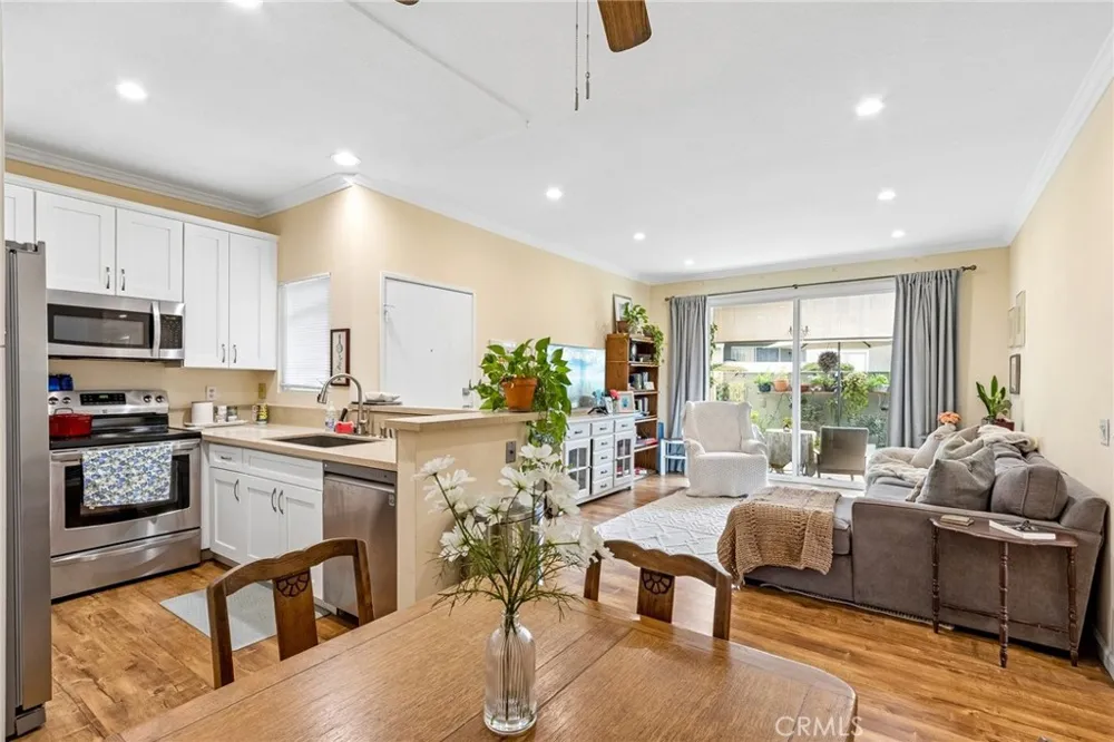 27612 Susan Beth Way #C Saugus, CA 91350