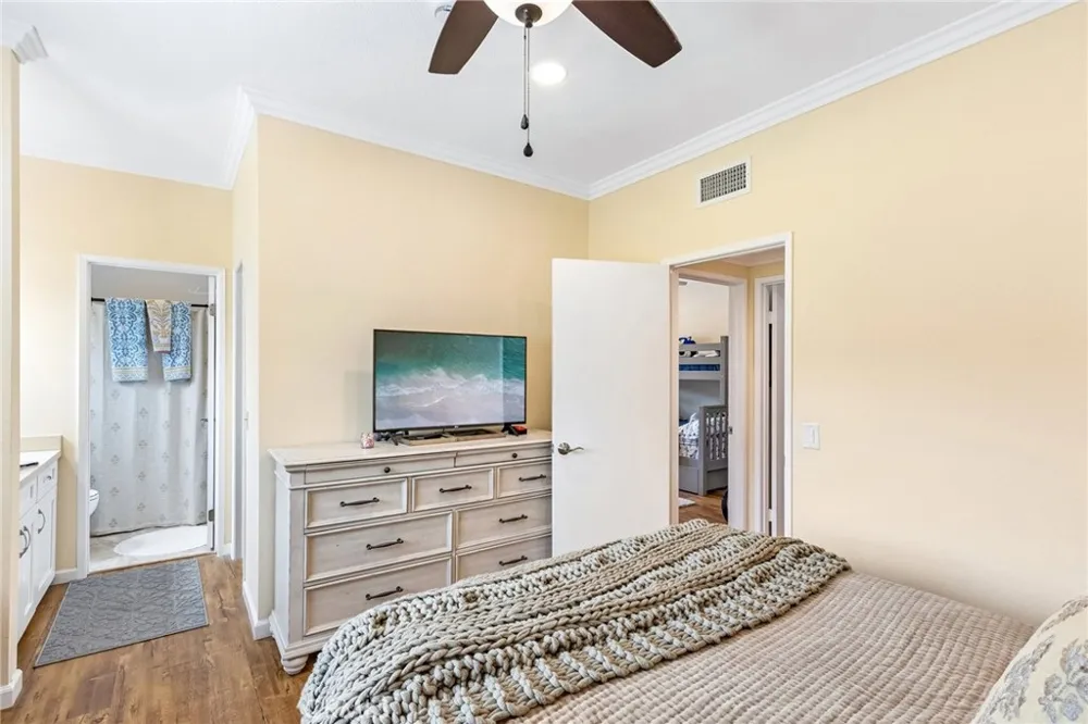 27612 Susan Beth Way #C Saugus, CA 91350