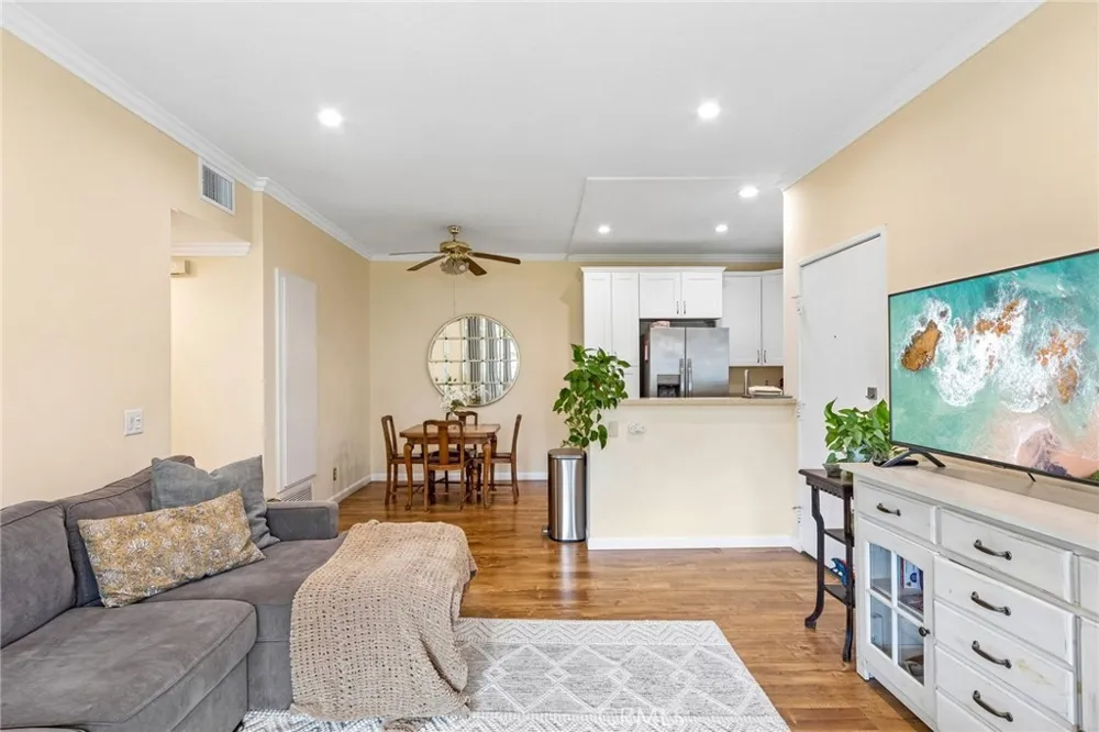 27612 Susan Beth Way #C Saugus, CA 91350
