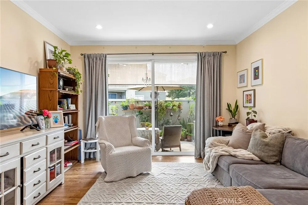 27612 Susan Beth Way #C Saugus, CA 91350