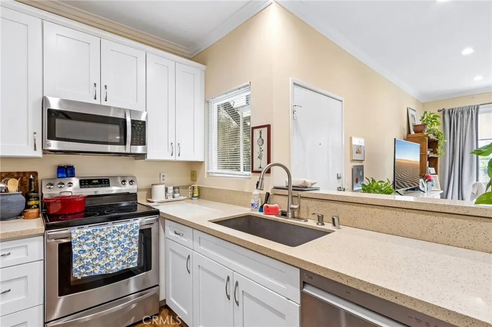 27612 Susan Beth Way #C Saugus, CA 91350