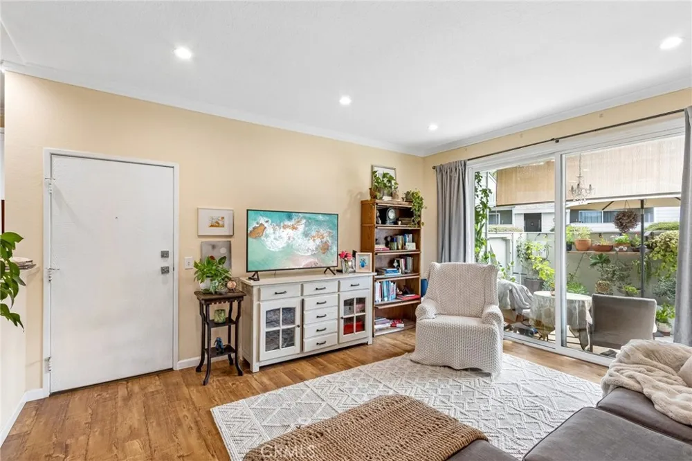 27612 Susan Beth Way #C Saugus, CA 91350