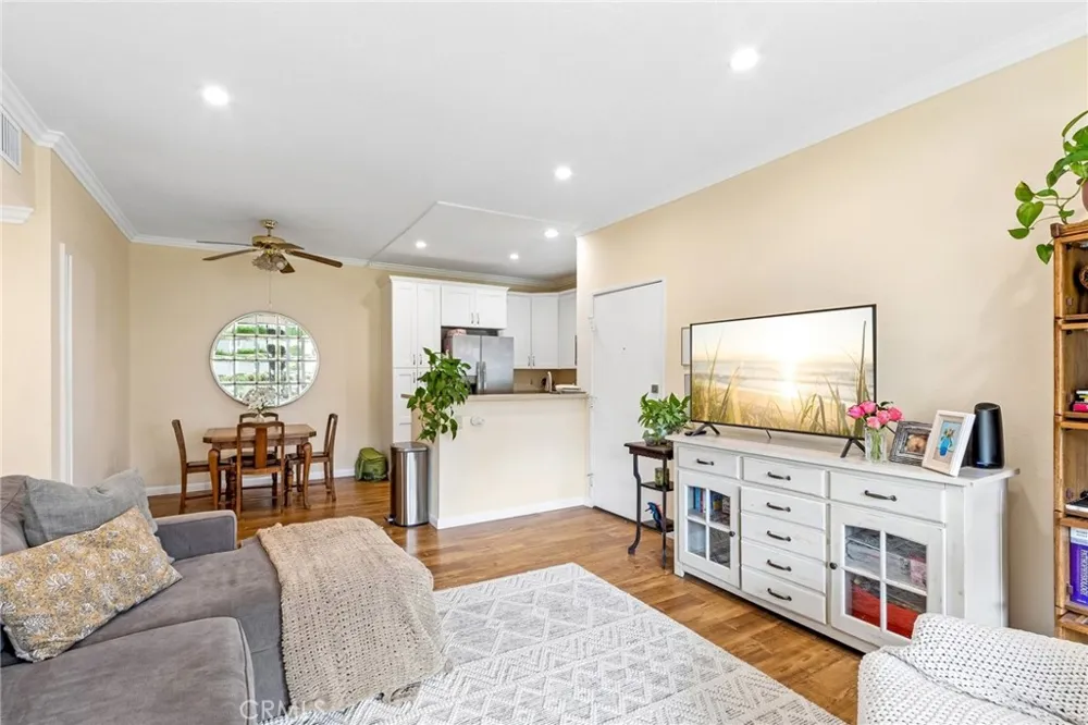 27612 Susan Beth Way #C Saugus, CA 91350