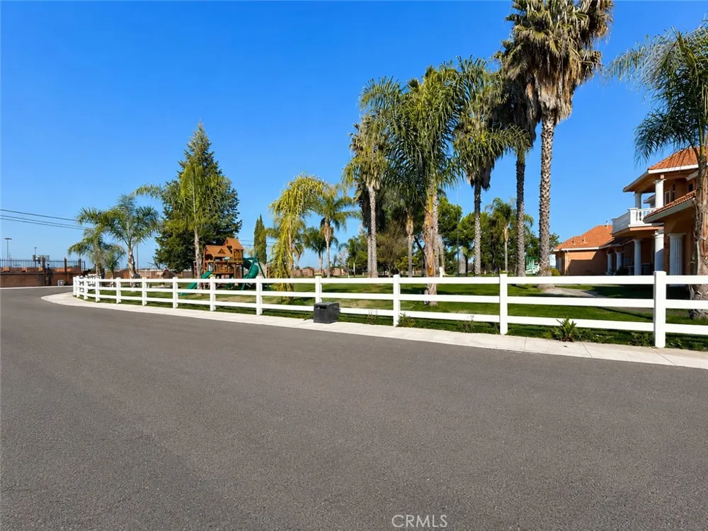 9886 S Mckinley Avenue French Camp, CA 95231
