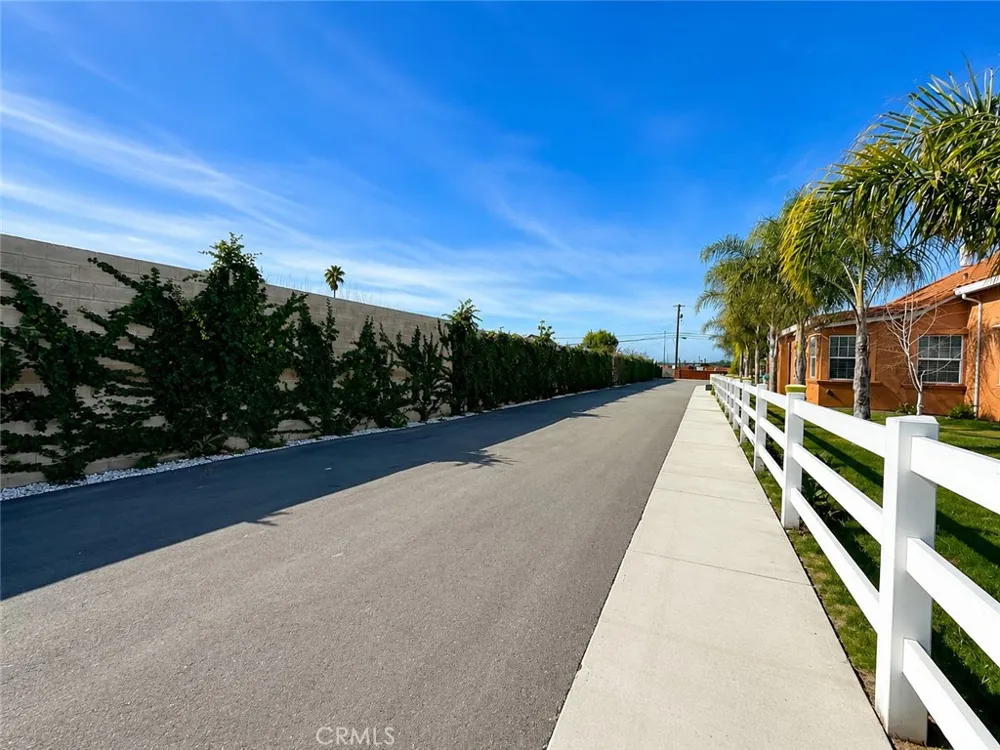 9886 S Mckinley Avenue French Camp, CA 95231