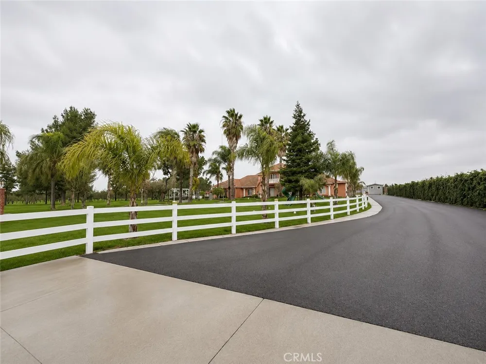 9886 S Mckinley Avenue French Camp, CA 95231