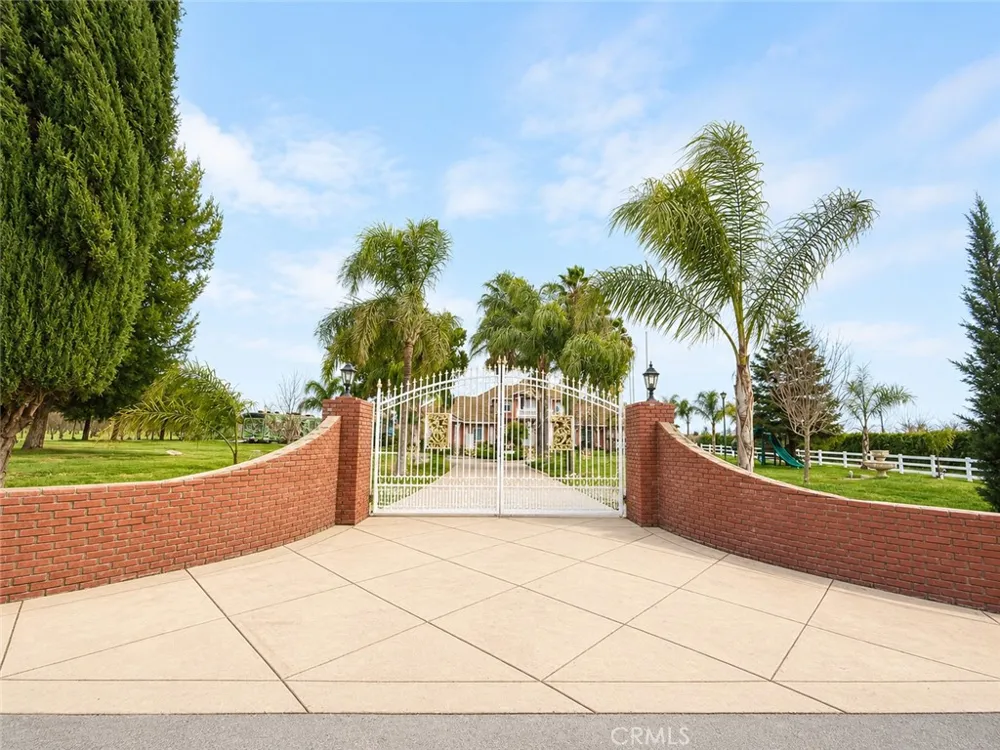 9886 S Mckinley Avenue French Camp, CA 95231