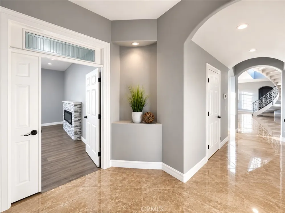 9886 S Mckinley Avenue French Camp, CA 95231