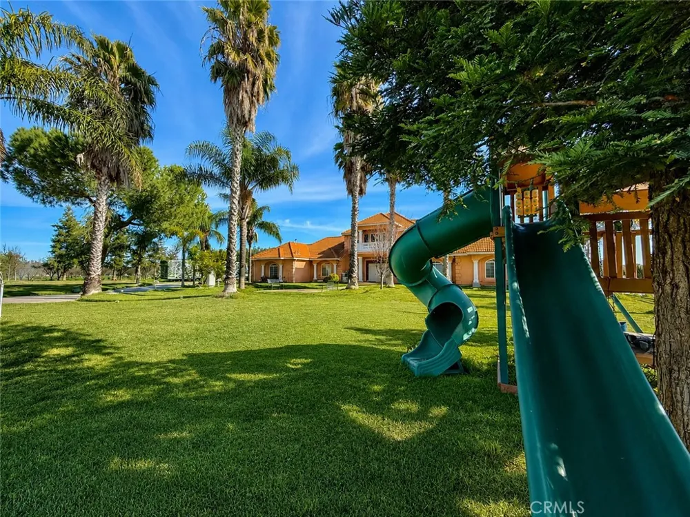 9886 S Mckinley Avenue French Camp, CA 95231