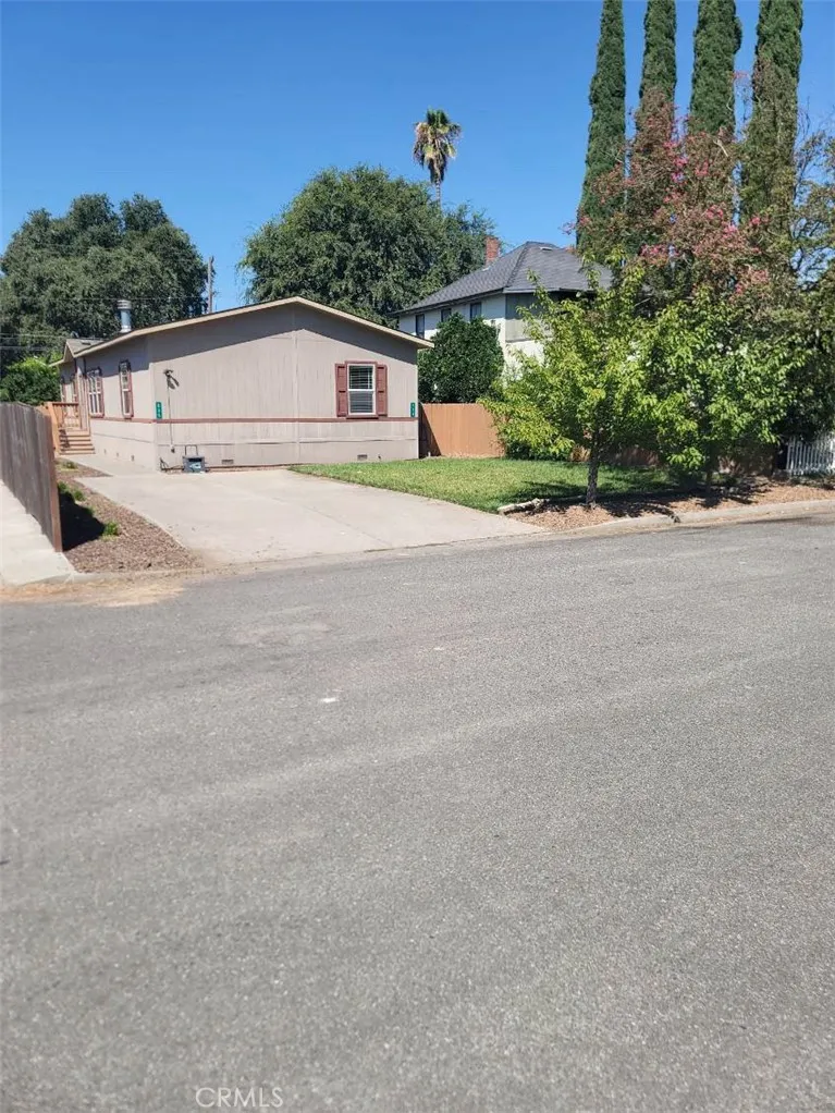 235 Los Robles Avenue Hamilton City, CA 95951