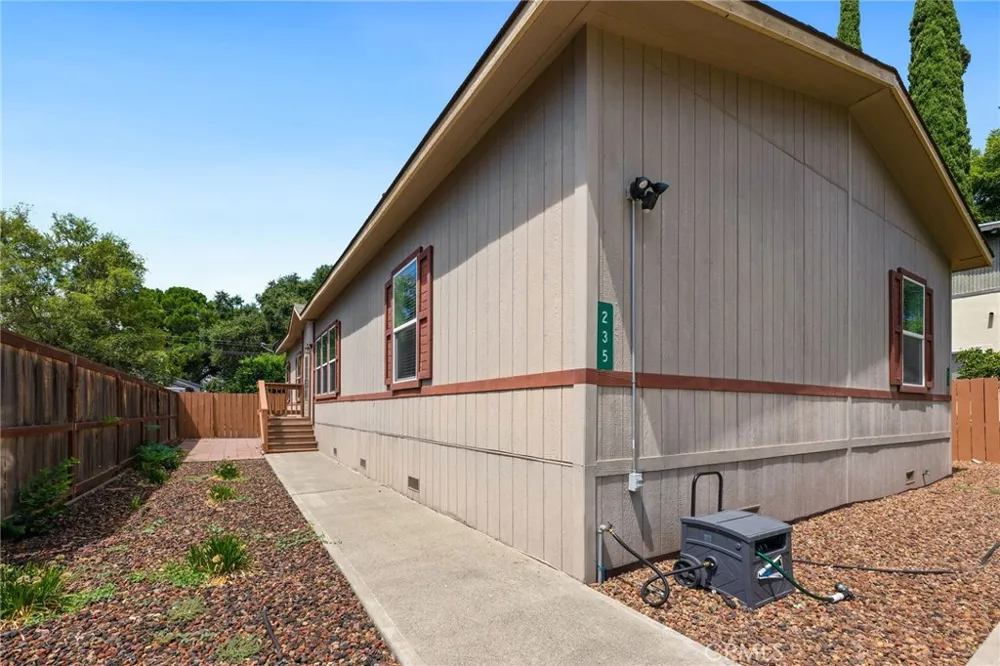 235 Los Robles Avenue Hamilton City, CA 95951