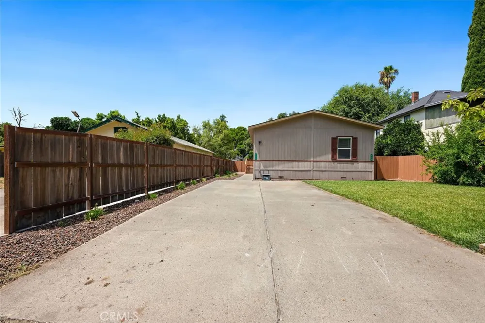 235 Los Robles Avenue Hamilton City, CA 95951