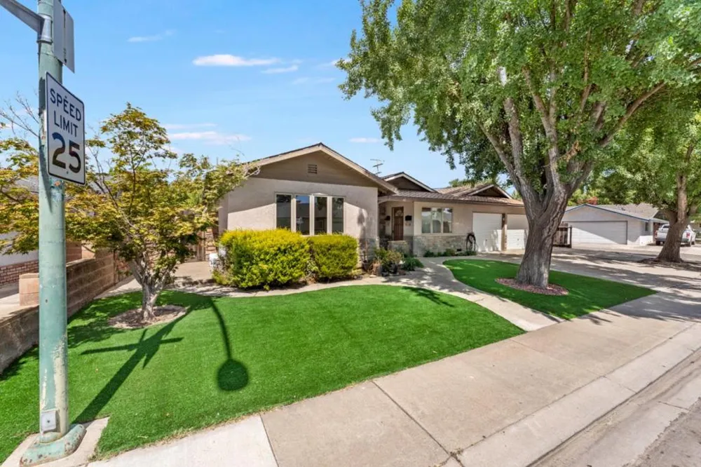 2704 Westchester Lane Modesto, CA 95350