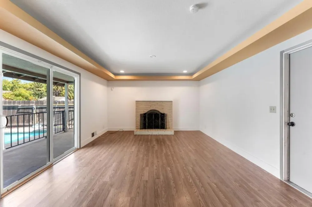 2704 Westchester Lane Modesto, CA 95350