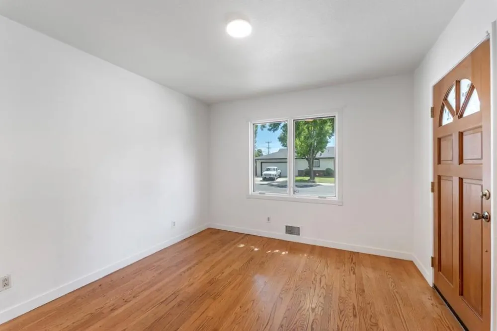2704 Westchester Lane Modesto, CA 95350