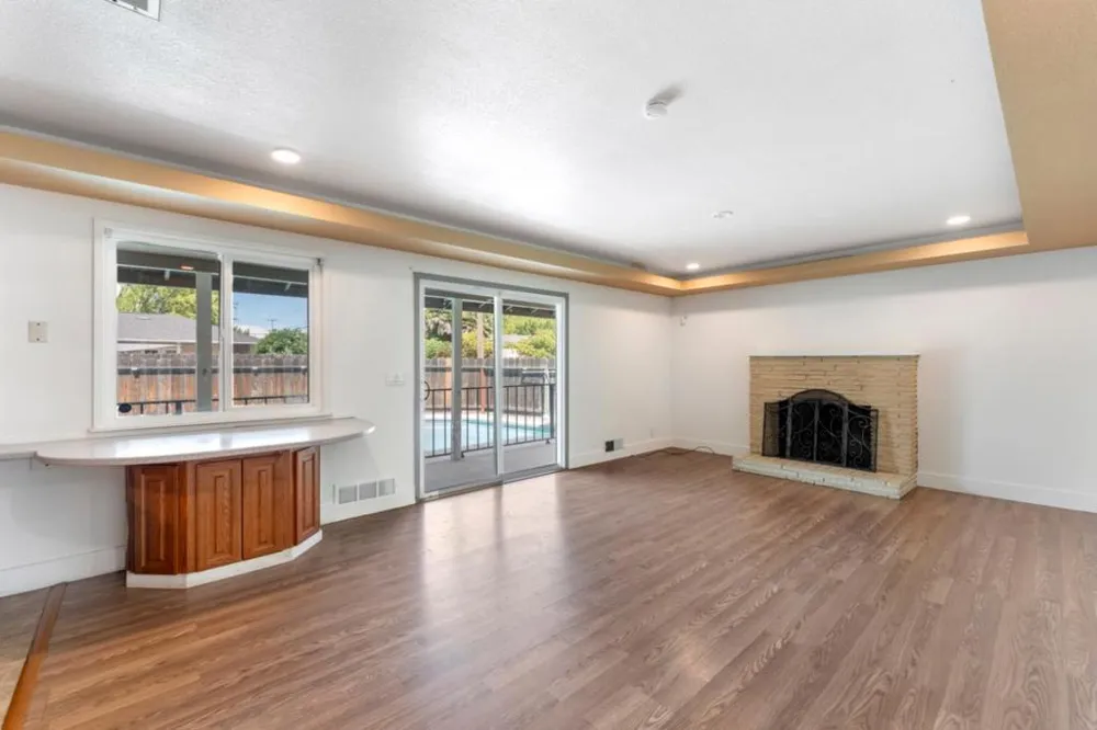 2704 Westchester Lane Modesto, CA 95350
