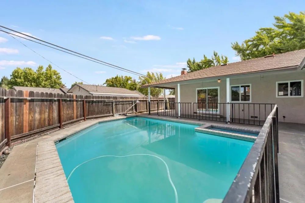 2704 Westchester Lane Modesto, CA 95350