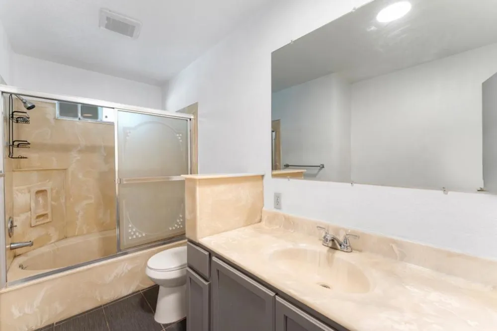 2704 Westchester Lane Modesto, CA 95350