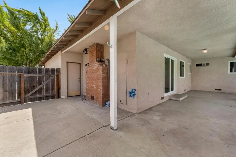 2704 Westchester Lane Modesto, CA 95350