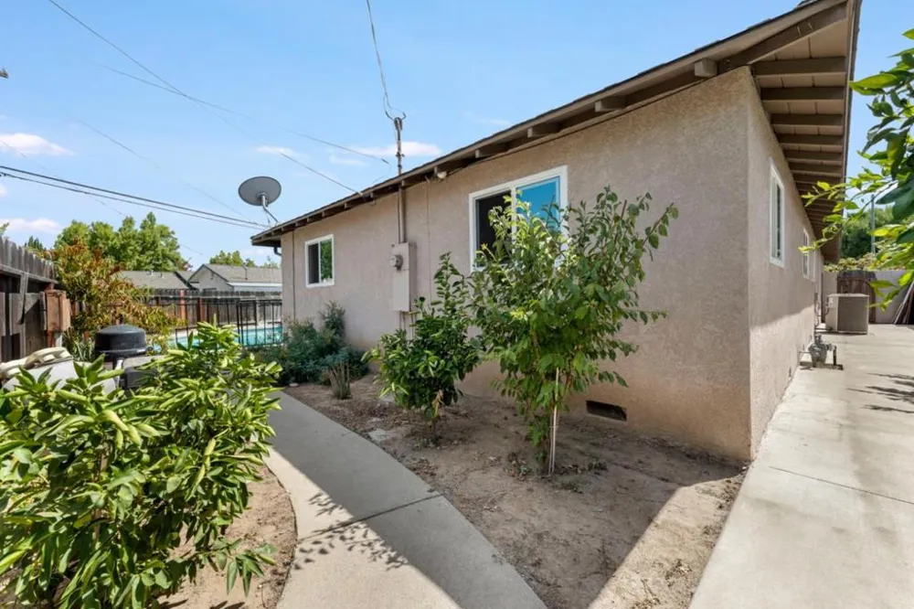 2704 Westchester Lane Modesto, CA 95350