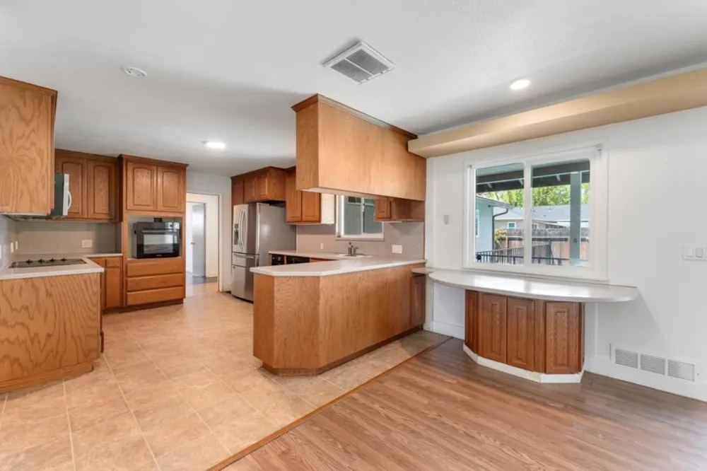 2704 Westchester Lane Modesto, CA 95350