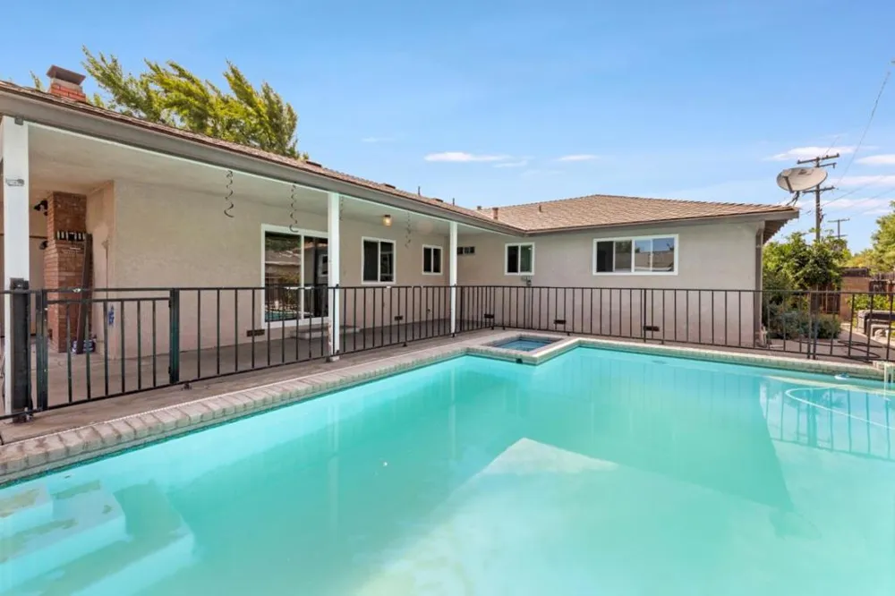 2704 Westchester Lane Modesto, CA 95350