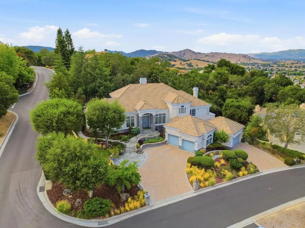 8451 Goldenrod Circle Gilroy, CA 95020