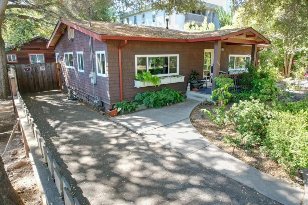 340 Palo Alto Avenue Palo Alto, CA 94301
