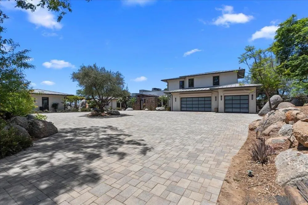 20391 Rancho Villa Ramona, CA 92065