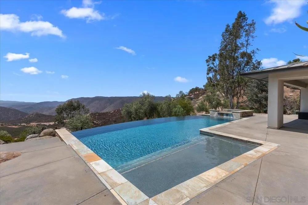 20391 Rancho Villa Ramona, CA 92065
