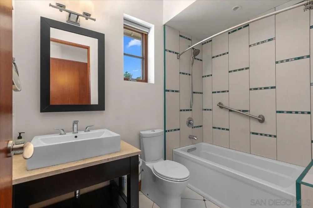 20391 Rancho Villa Ramona, CA 92065