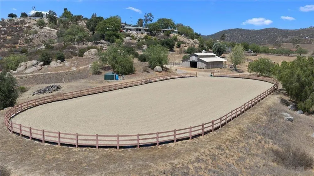 20391 Rancho Villa Ramona, CA 92065