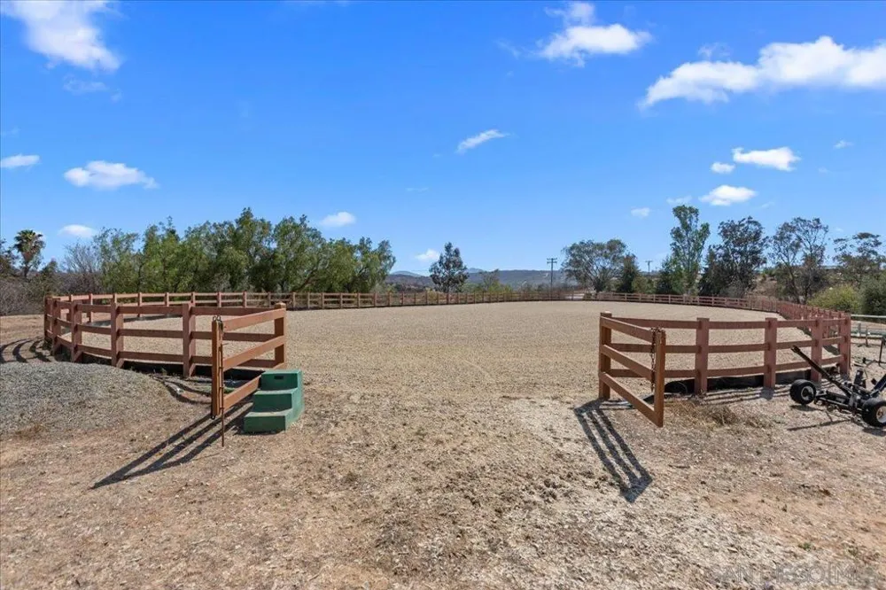 20391 Rancho Villa Ramona, CA 92065