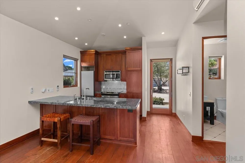 20391 Rancho Villa Ramona, CA 92065
