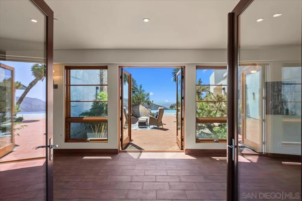 20391 Rancho Villa Ramona, CA 92065