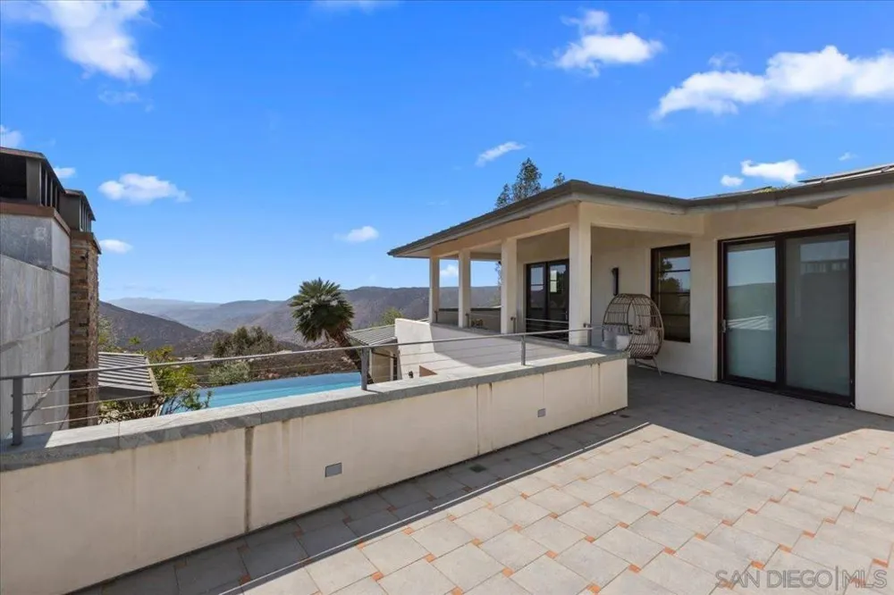 20391 Rancho Villa Ramona, CA 92065
