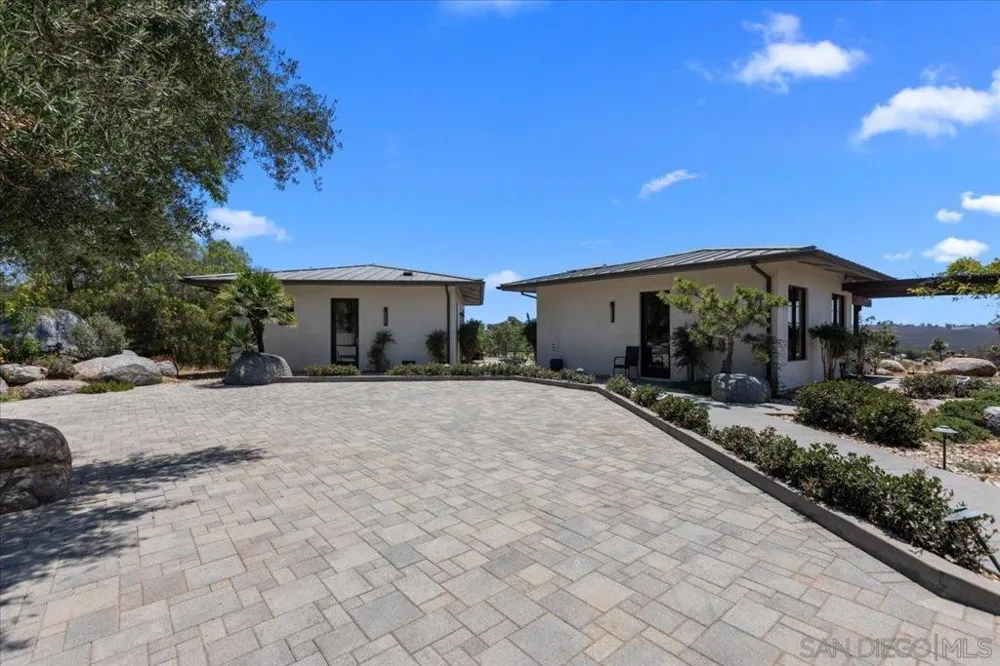 20391 Rancho Villa Ramona, CA 92065