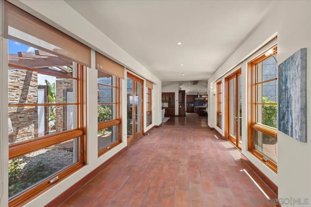 20391 Rancho Villa Ramona, CA 92065