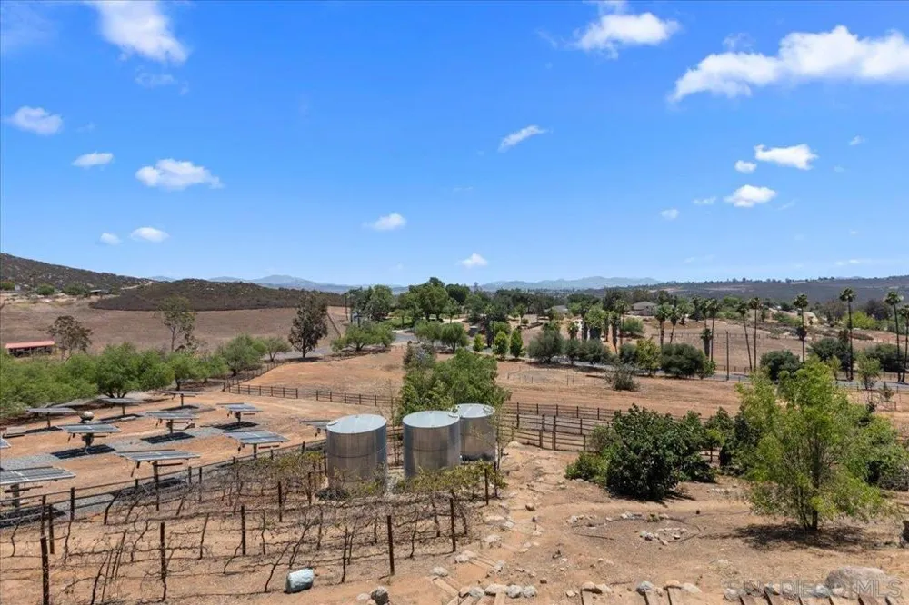 20391 Rancho Villa Ramona, CA 92065