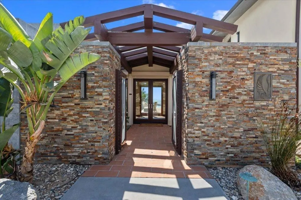 20391 Rancho Villa Ramona, CA 92065