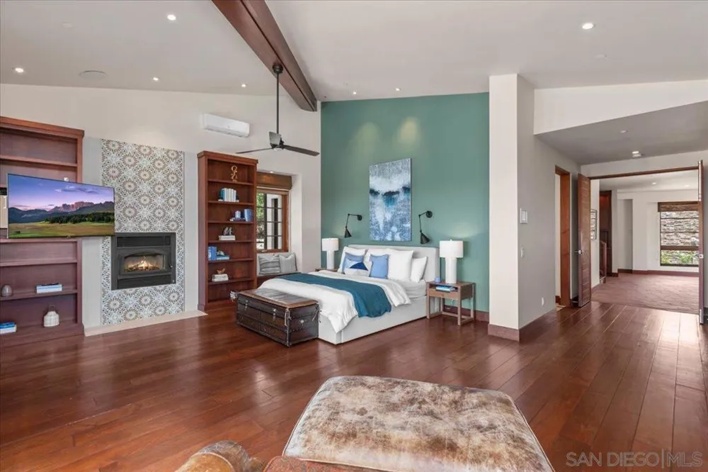 20391 Rancho Villa Ramona, CA 92065