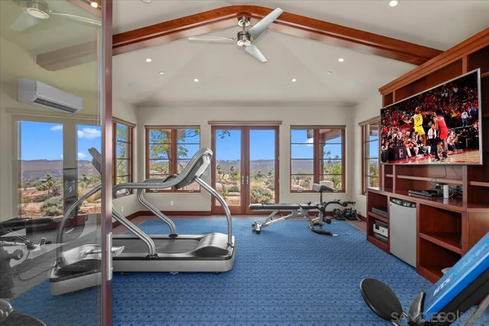 20391 Rancho Villa Ramona, CA 92065