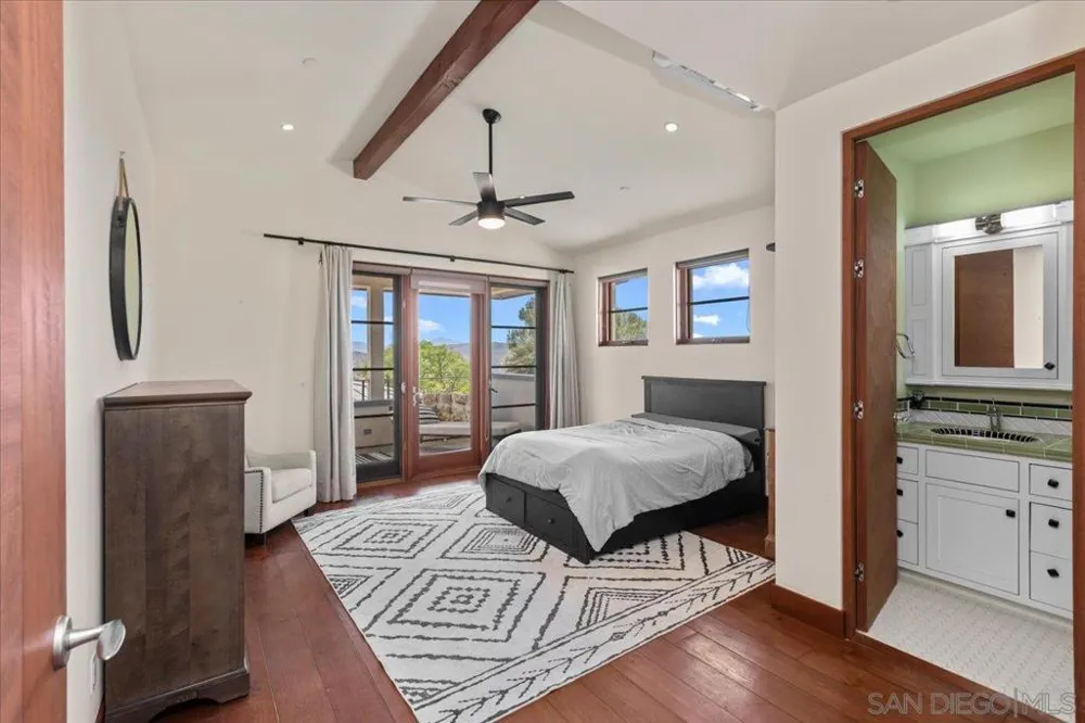 20391 Rancho Villa Ramona, CA 92065
