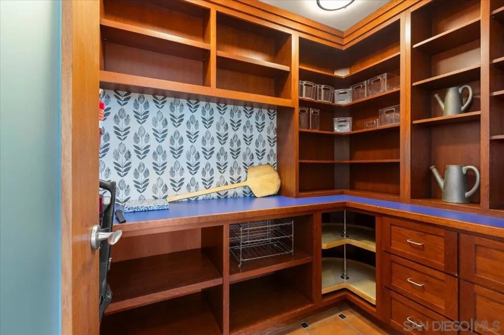 20391 Rancho Villa Ramona, CA 92065