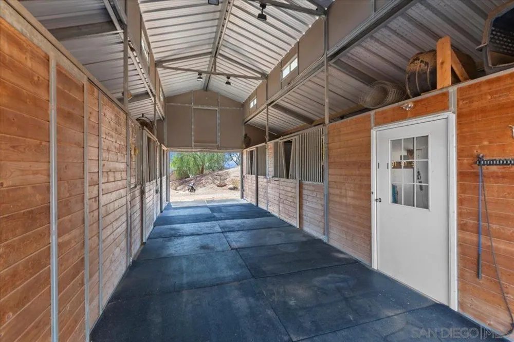 20391 Rancho Villa Ramona, CA 92065