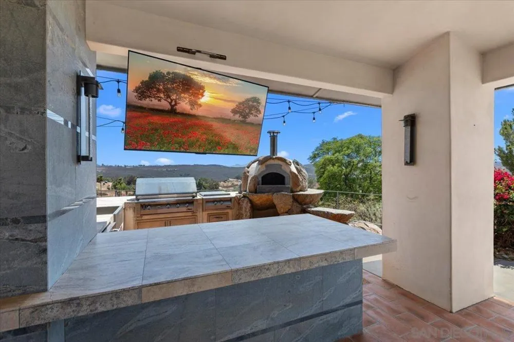 20391 Rancho Villa Ramona, CA 92065