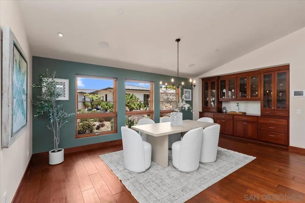 20391 Rancho Villa Ramona, CA 92065
