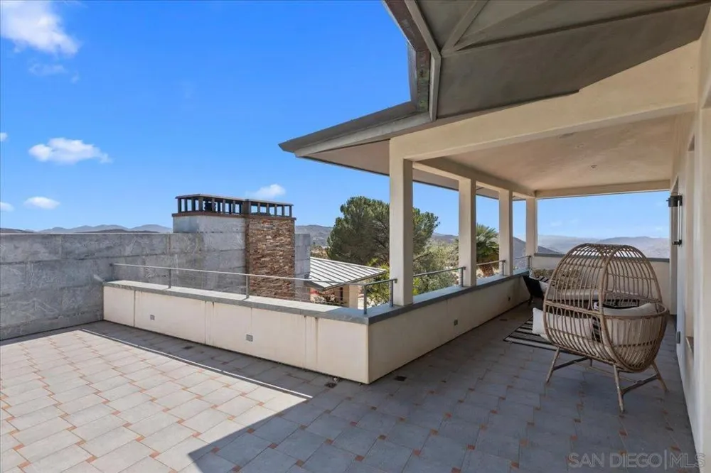 20391 Rancho Villa Ramona, CA 92065