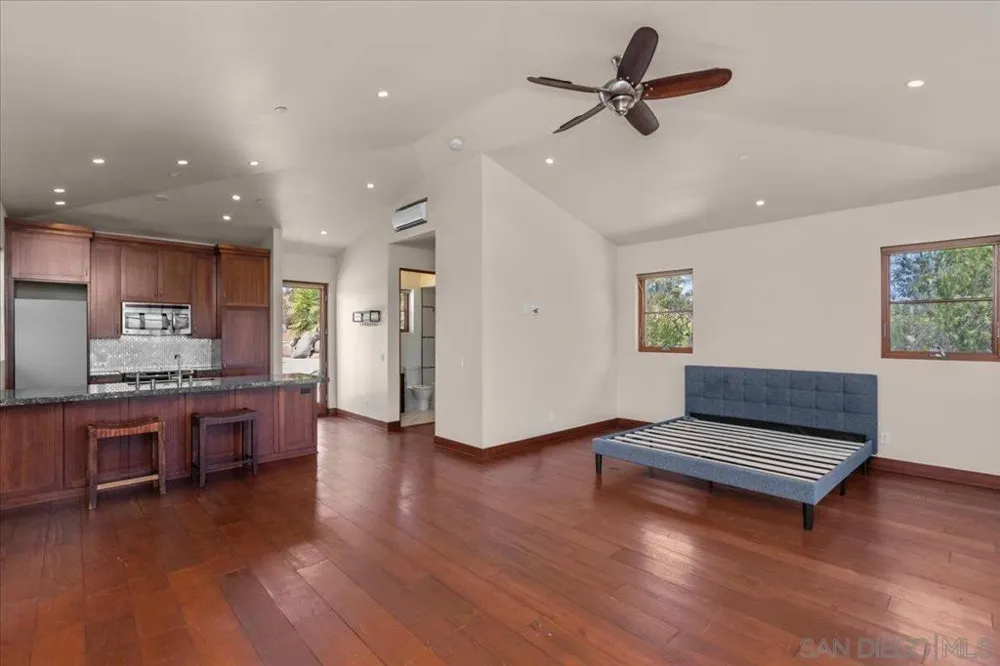 20391 Rancho Villa Ramona, CA 92065