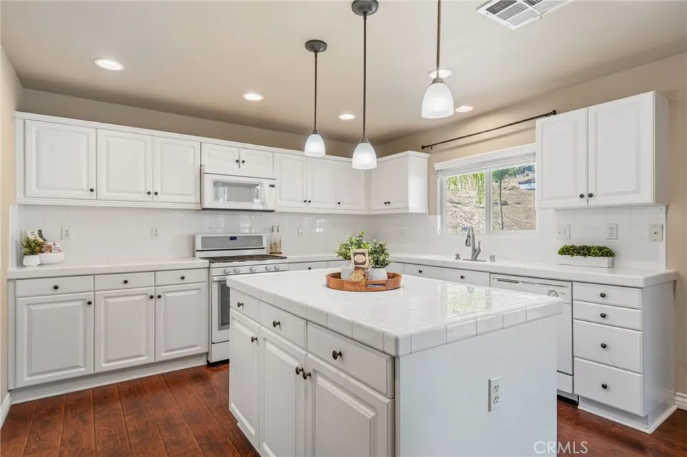 46180 Via La Colorada Temecula, CA 92592